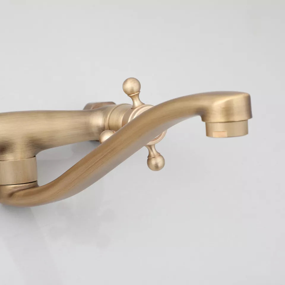 Nostalgischer bronzefarbener Wandhahn mit schwenkbarem Auslauf