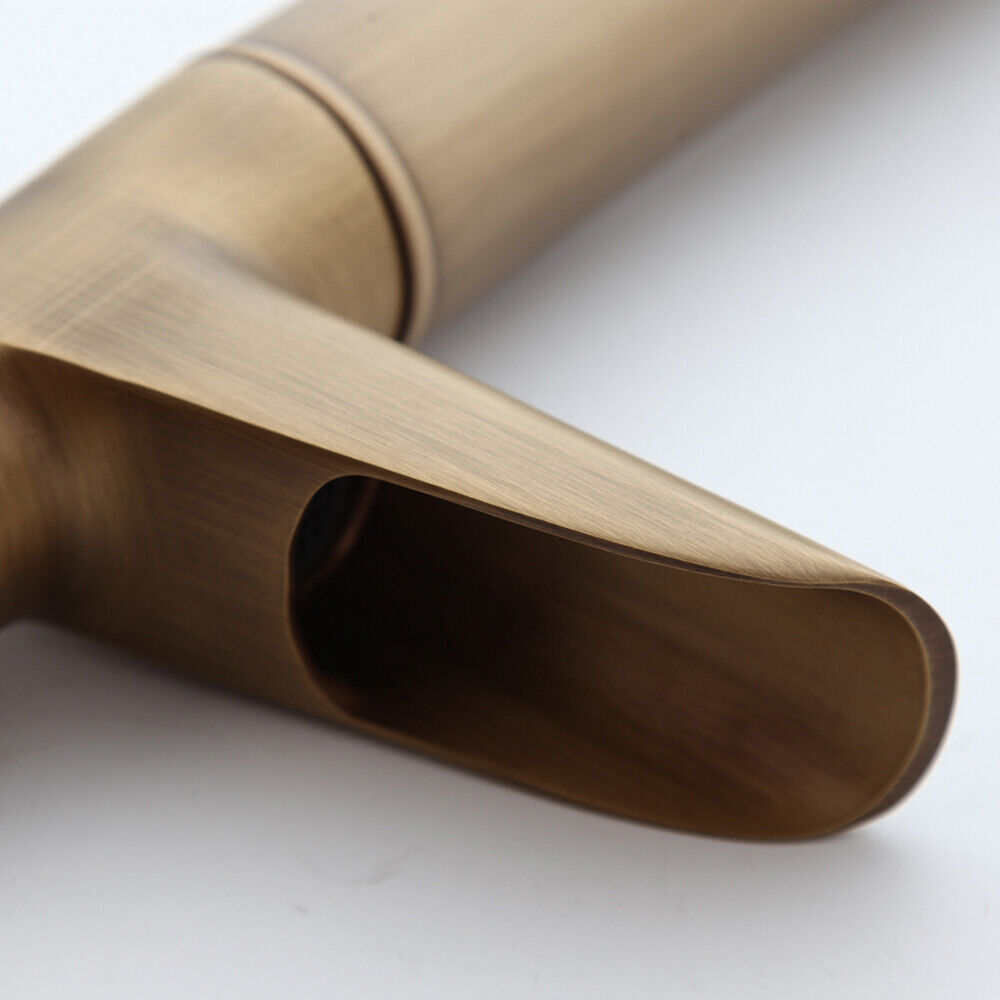 Bronze-colored waterfall tap, country style