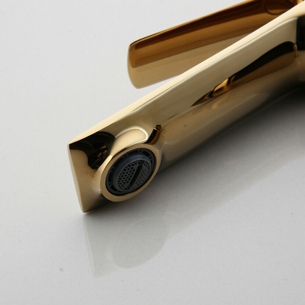 Moderner goldener Wasserhahn