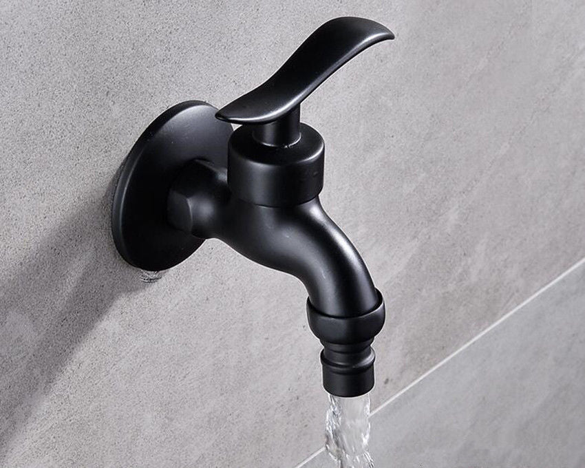 Mattschwarzer Waschmaschinenhahn