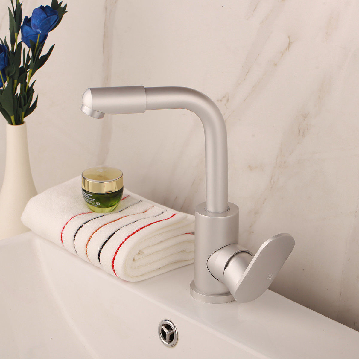 Aluminum washbasin tap