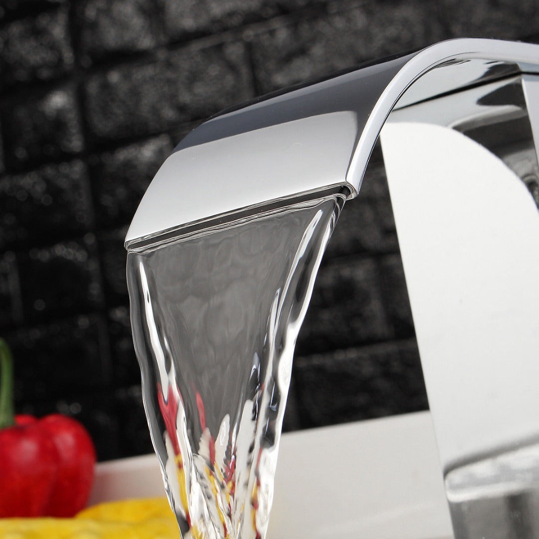 Chrom-Wasserfallhahn