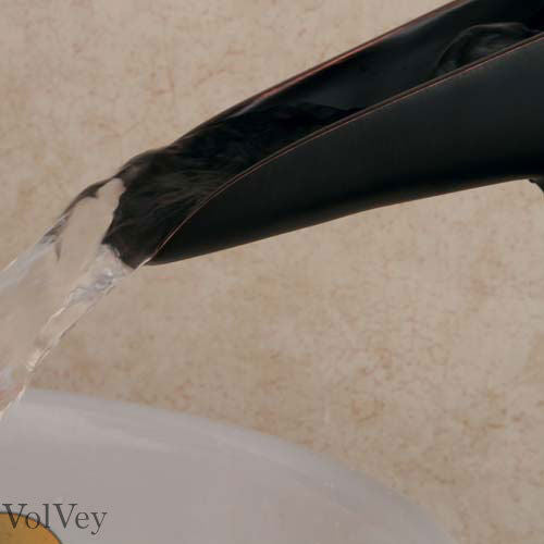 Elegante oliebronzen watervalkraan