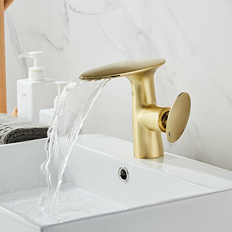 Wasserfall-Wasserhahn in Mattgold