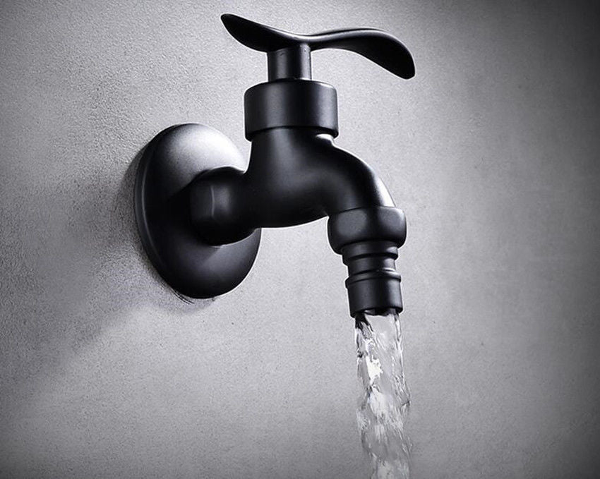 Mattschwarzer Waschmaschinenhahn