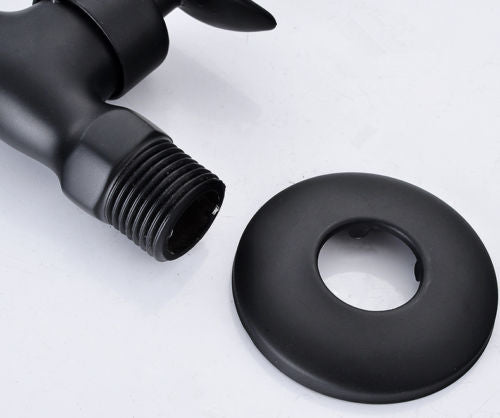 Mattschwarzer Waschmaschinenhahn