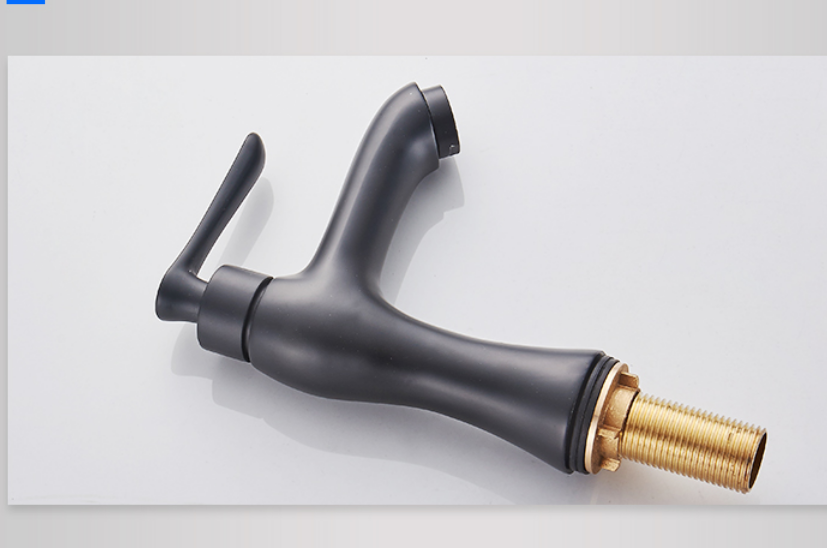 Kaltwasserhahn mattschwarz