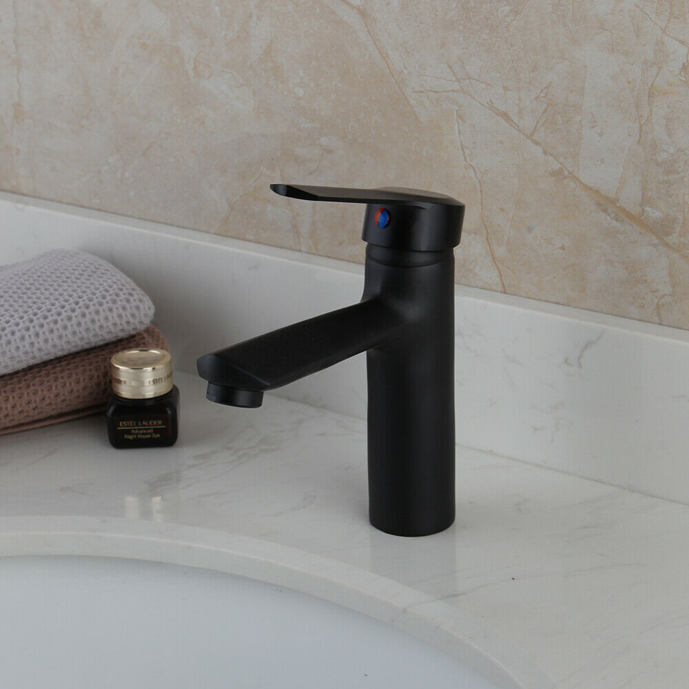 Mat Zwarte Wastafelkraan met Eengreeps Bediening