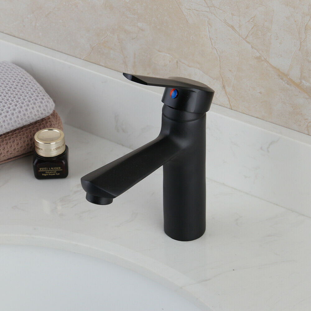 Mat Zwarte Wastafelkraan met Eengreeps Bediening