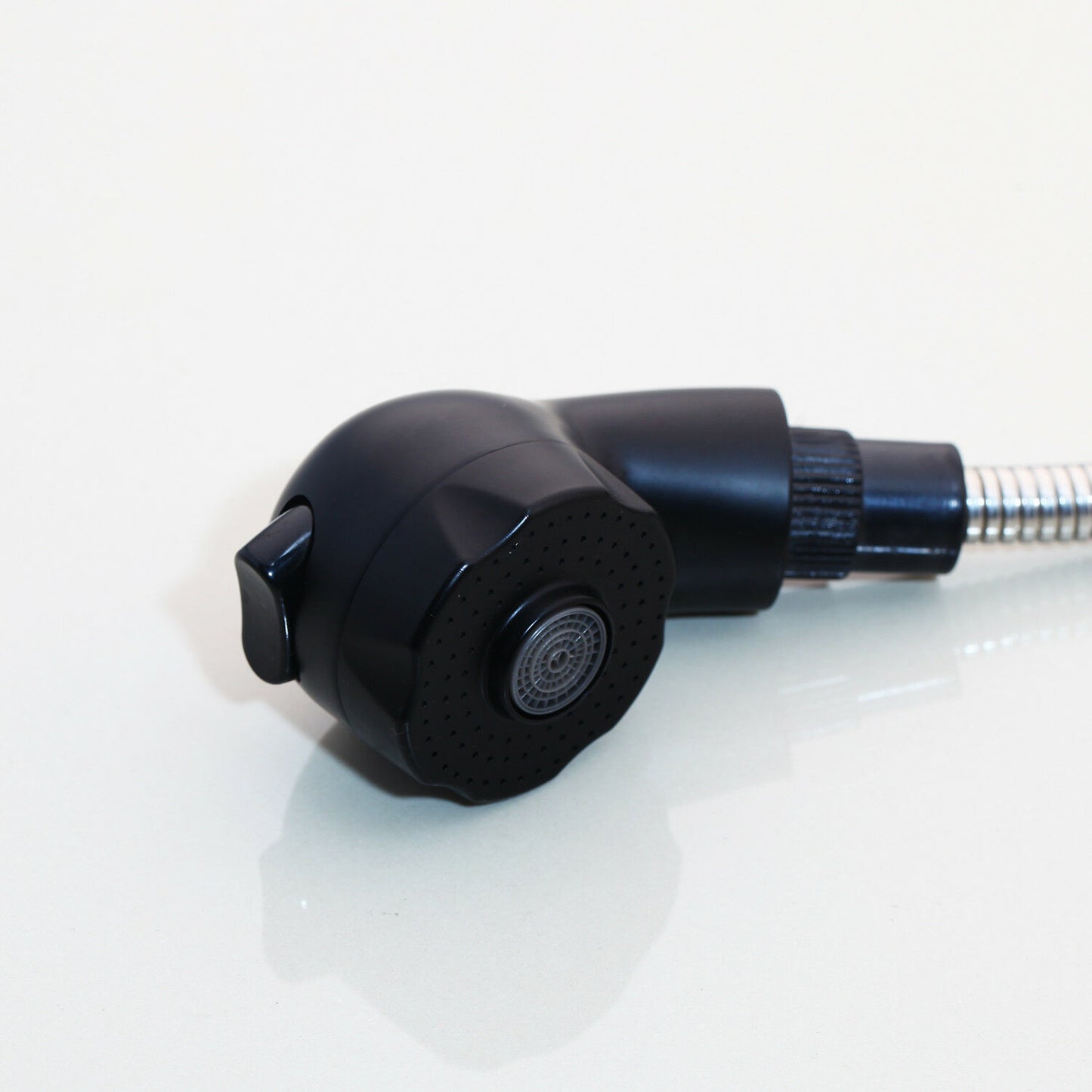 Schwarze Mischbatterie mit ausziehbarem Kopf