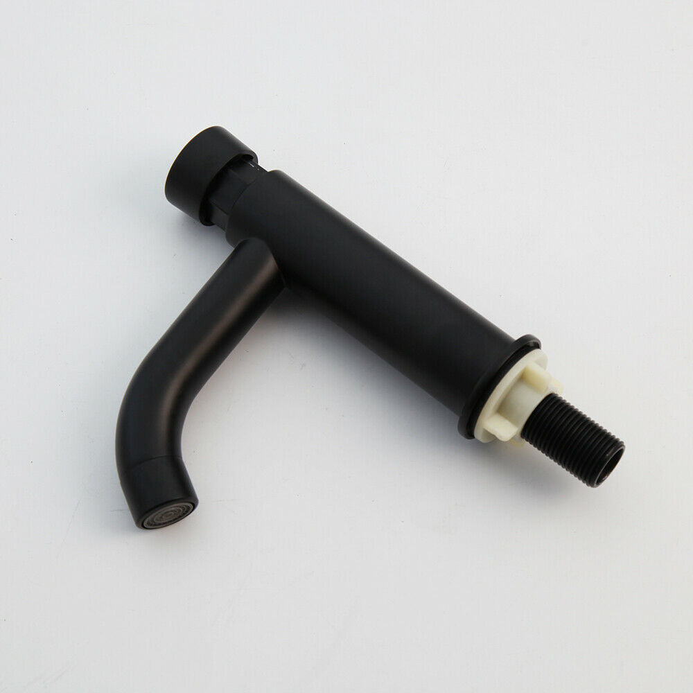 Selbstschließender schwarzer Wasserhahn