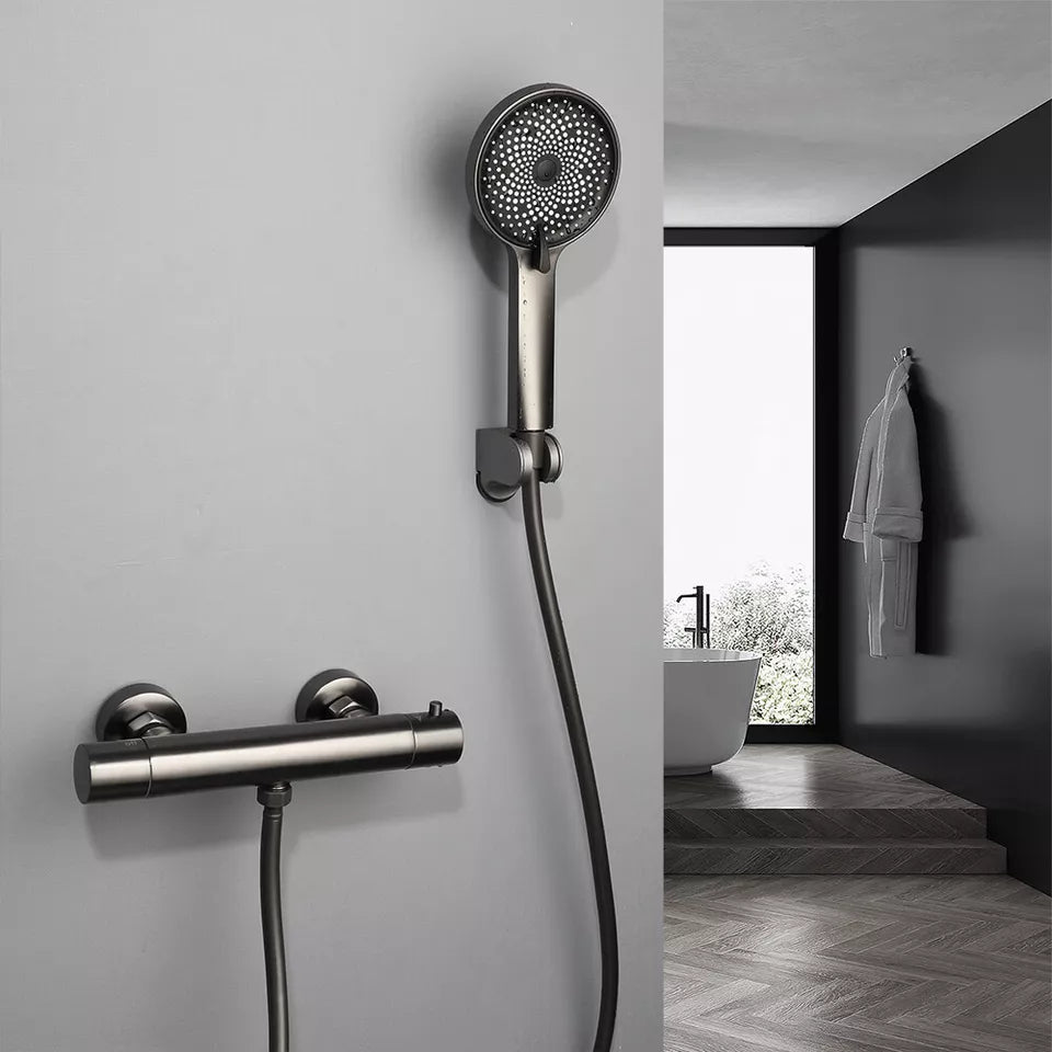 Thermostatische vs. Mengkranen: Wat is de beste keuze voor jouw Bad?