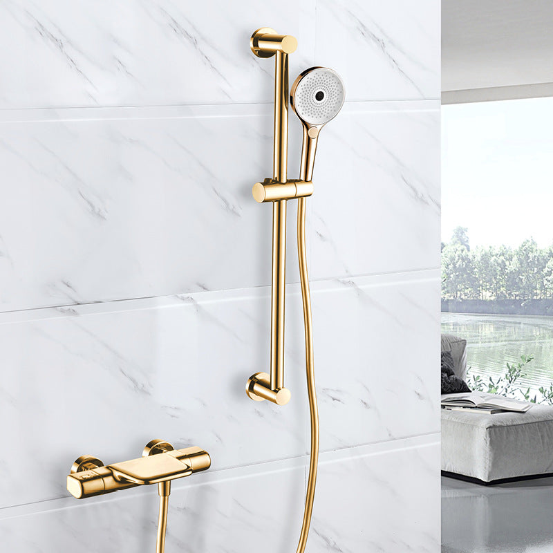 Geborsteld gouden badkranen