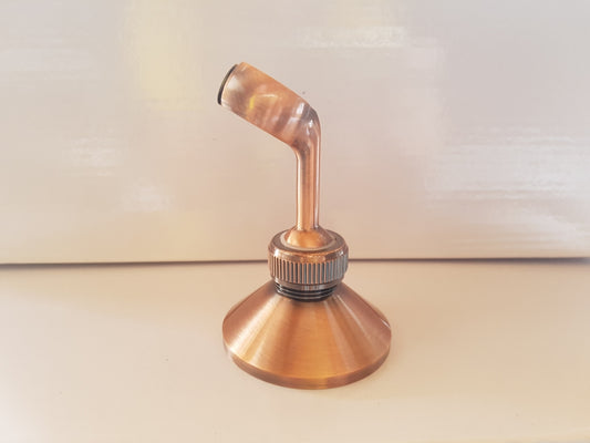 Koperkleurige handdouche bevestiging