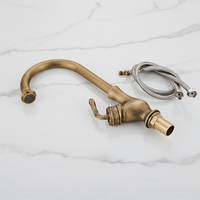 Eleganter Wasserhahn aus Bronze