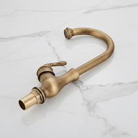 Eleganter Wasserhahn aus Bronze
