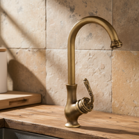 Eleganter Wasserhahn aus Bronze