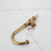Eleganter Wasserhahn aus Bronze