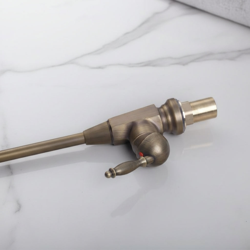 Badique Klassieke bronzen keukenkraan met een antieke uitstraling