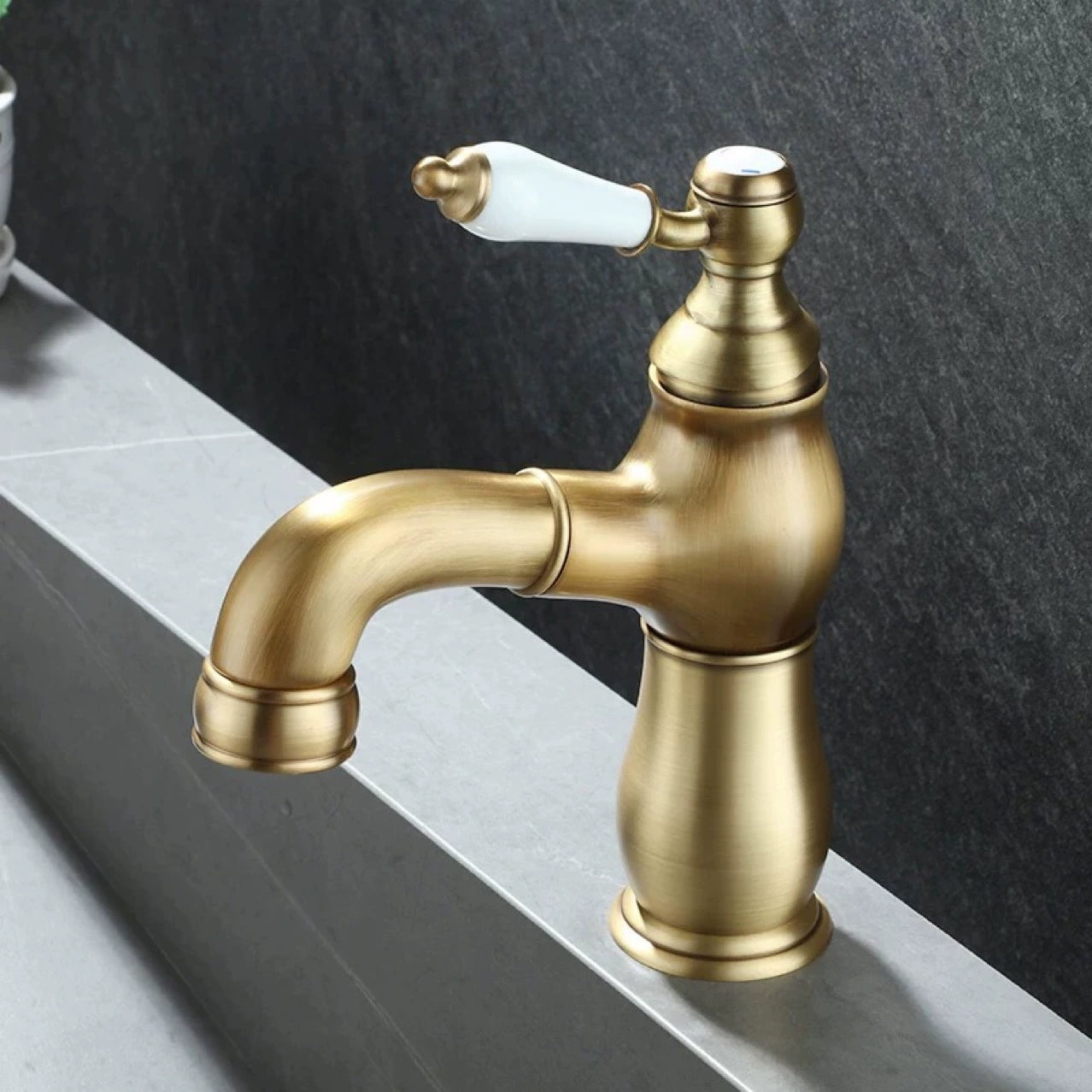 Bronskleurige wastafelkraan met uittrekbare uitloop