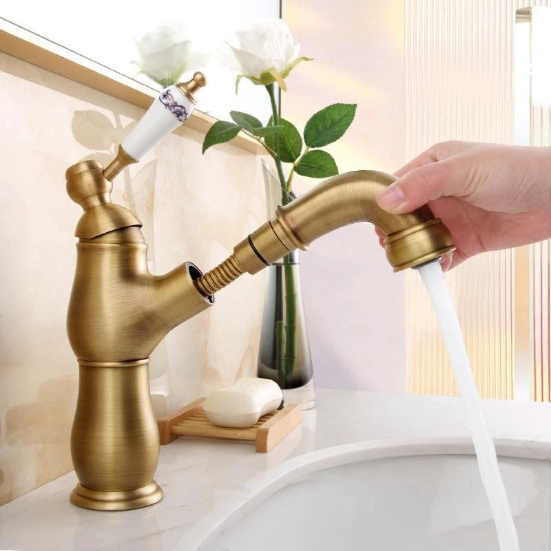 Landelijke wastafelkraan met uittrekbare sproeikop – bronskleur