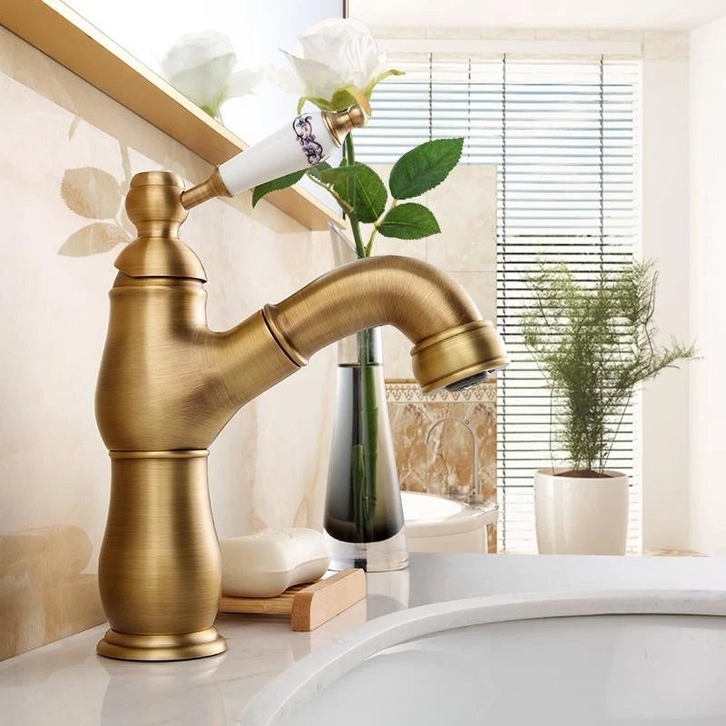 Landelijke wastafelkraan met uittrekbare sproeikop – bronskleur