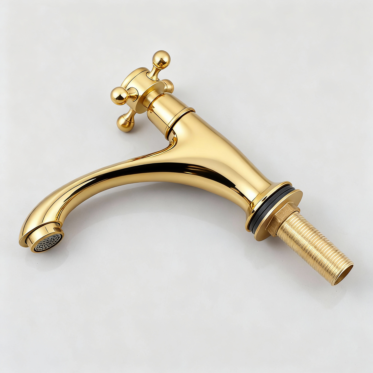 Nostalgische gouden koudwaterkraan