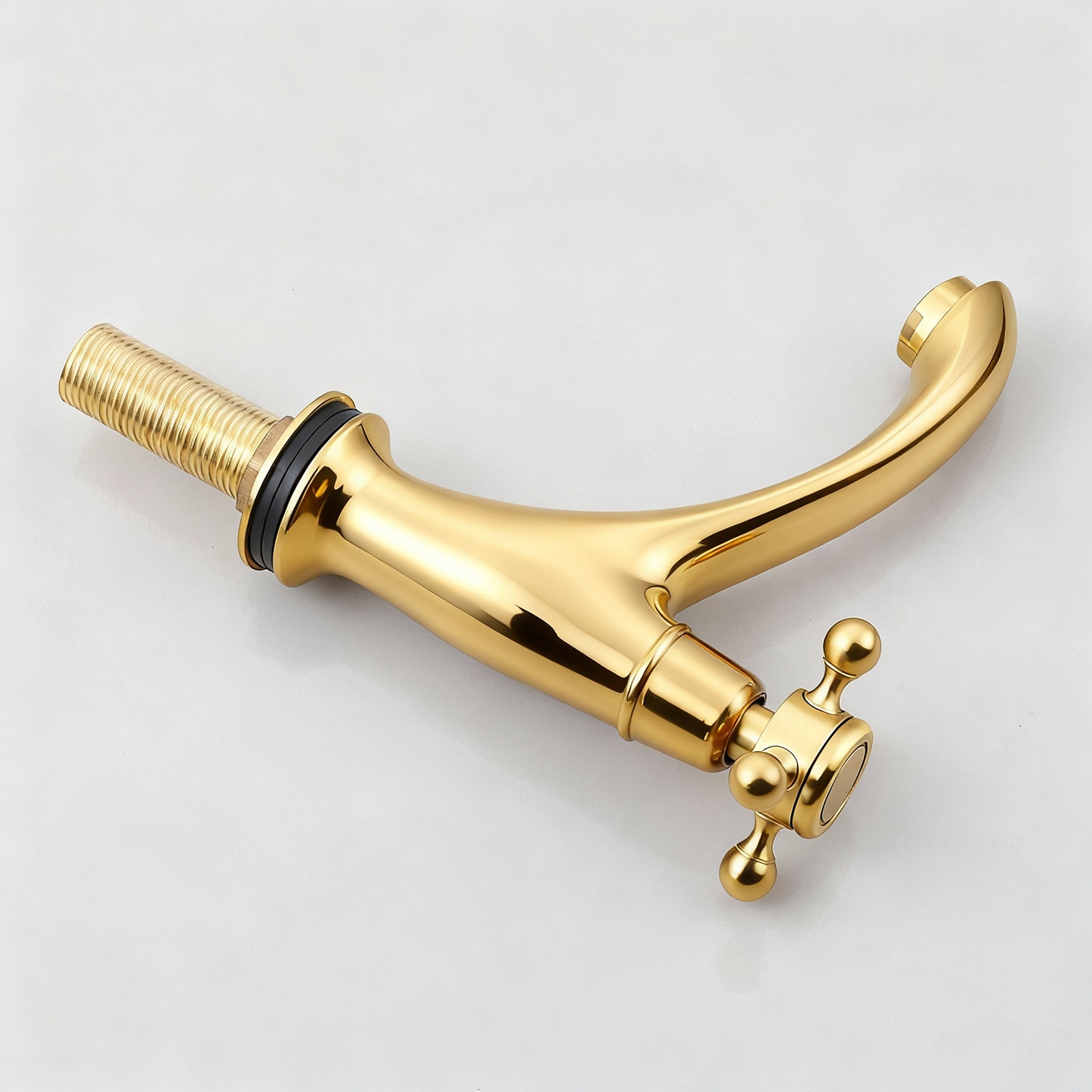 Nostalgische gouden koudwaterkraan