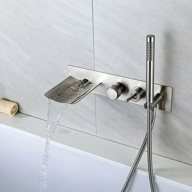 Waterval inbouw badkraan – geborsteld nikkel met ronde handdouche