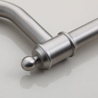 Geborsteld nikkel keukenkraan met zwenkbare uitloop