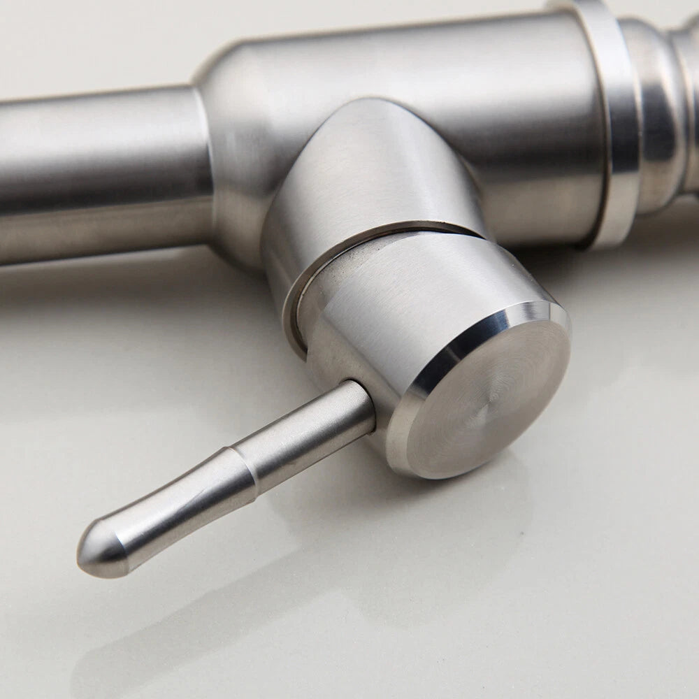 Geborsteld nikkel keukenkraan met zwenkbare uitloop