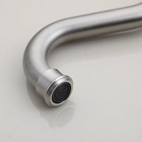 Geborsteld nikkel keukenkraan met zwenkbare uitloop