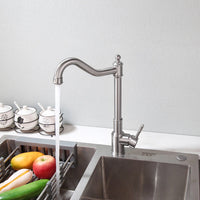 Geborsteld nikkel keukenkraan met zwenkbare uitloop