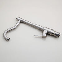 Geborsteld nikkel keukenkraan met zwenkbare uitloop