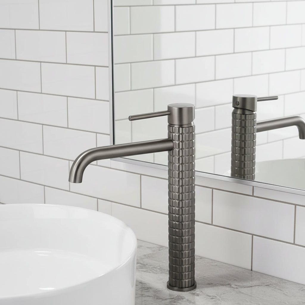 Hoge wastafelkraan gun metal met structuur