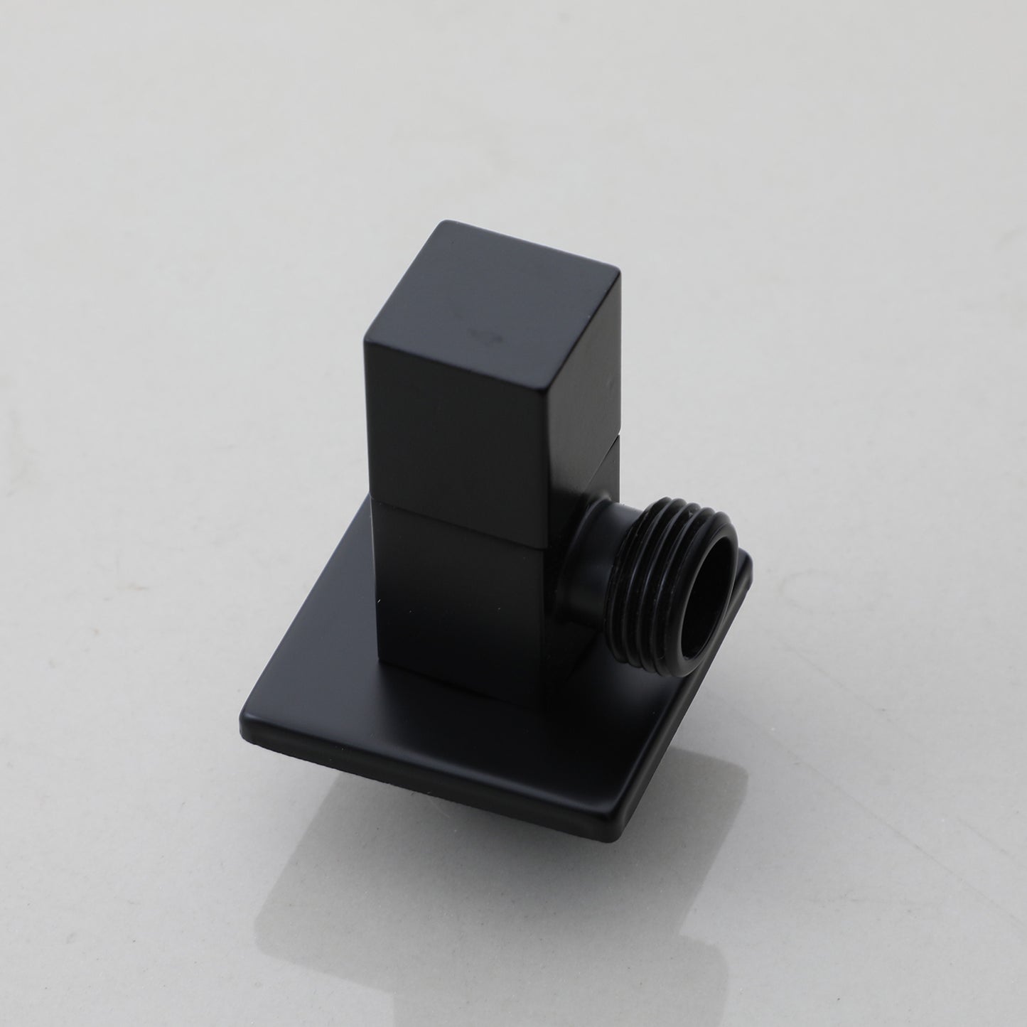 Zwarte hoekstopkraan vierkant 1/2"