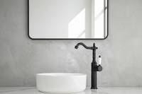 Zwarte wastafelkraan klassiek hoog model met porseleinen greep