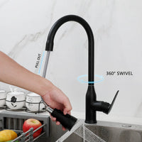 Zwarte keukenkraan met uittrekbare sproeikop