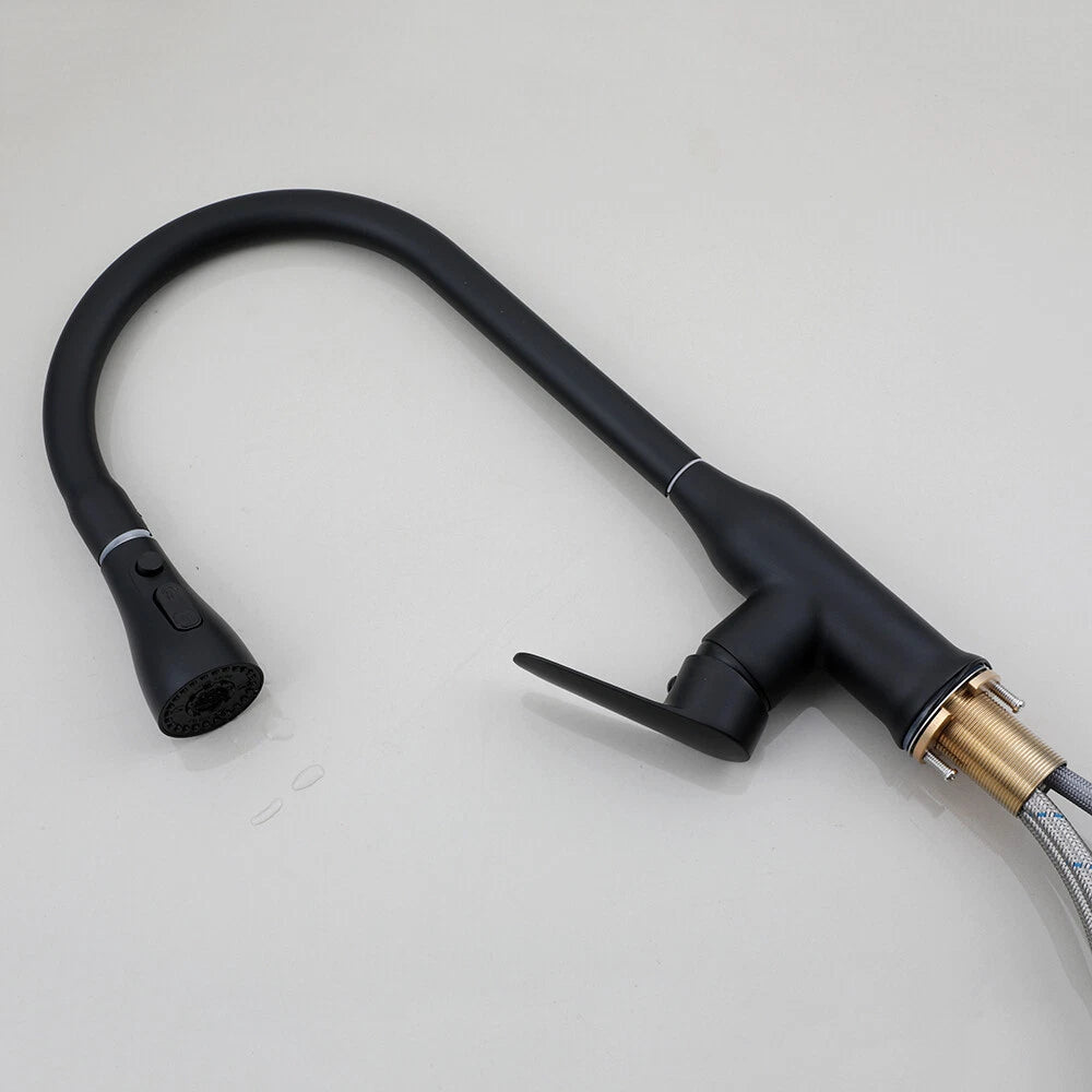 Zwarte keukenkraan met uittrekbare sproeikop