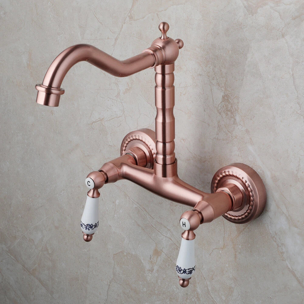 Koperkleurige landelijke muurkraan met hoge uitloop en keramische grepen