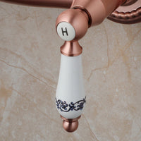 Koperkleurige landelijke muurkraan met hoge uitloop en keramische grepen