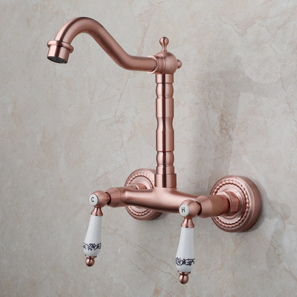 Koperkleurige landelijke muurkraan met hoge uitloop en keramische grepen