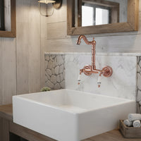 Koperkleurige landelijke muurkraan met hoge uitloop en keramische grepen