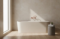 Koperkleurige landelijke muurkraan met keramische handgrepen