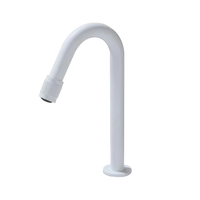 Witte koudwater fonteinkraan – bediening aan de uitloop