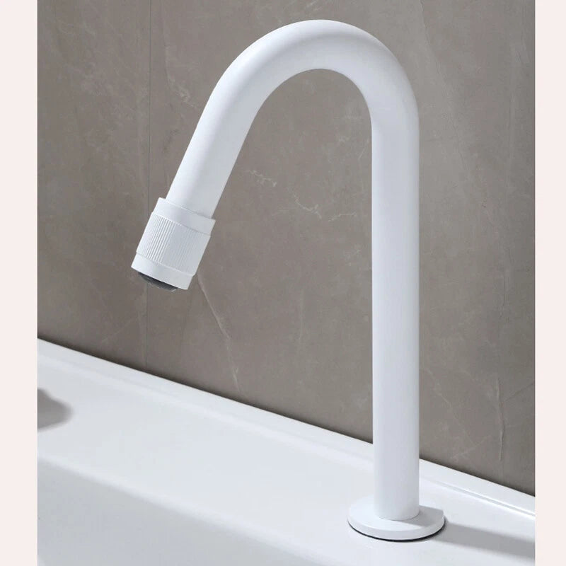 Witte koudwater fonteinkraan – bediening aan de uitloop