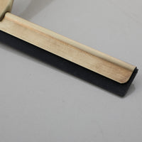 Bronskleurige luxe raamwisser voor de badkamer