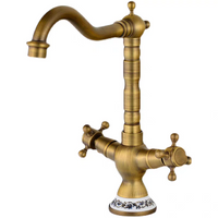 Landelijke nostalgische keukenkraan bronskleur met keramiek