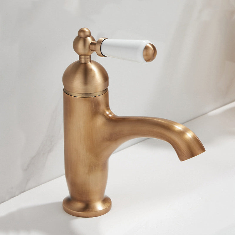 Bronskleurige nostalgische wastafelkraan met keramische hendel