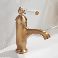 Bronskleurige nostalgische wastafelkraan met keramische hendel